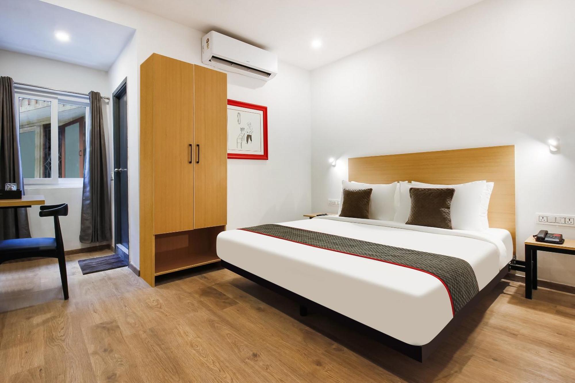 Super Townhouse The Cinco Hotel Near Esi Hospital Hyderabad Exterior foto